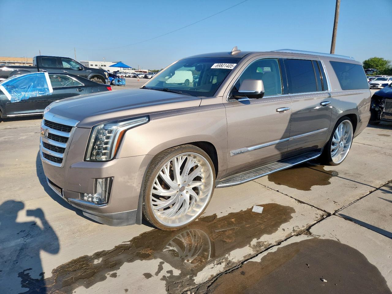 Salvage Cadillac Escalade Image