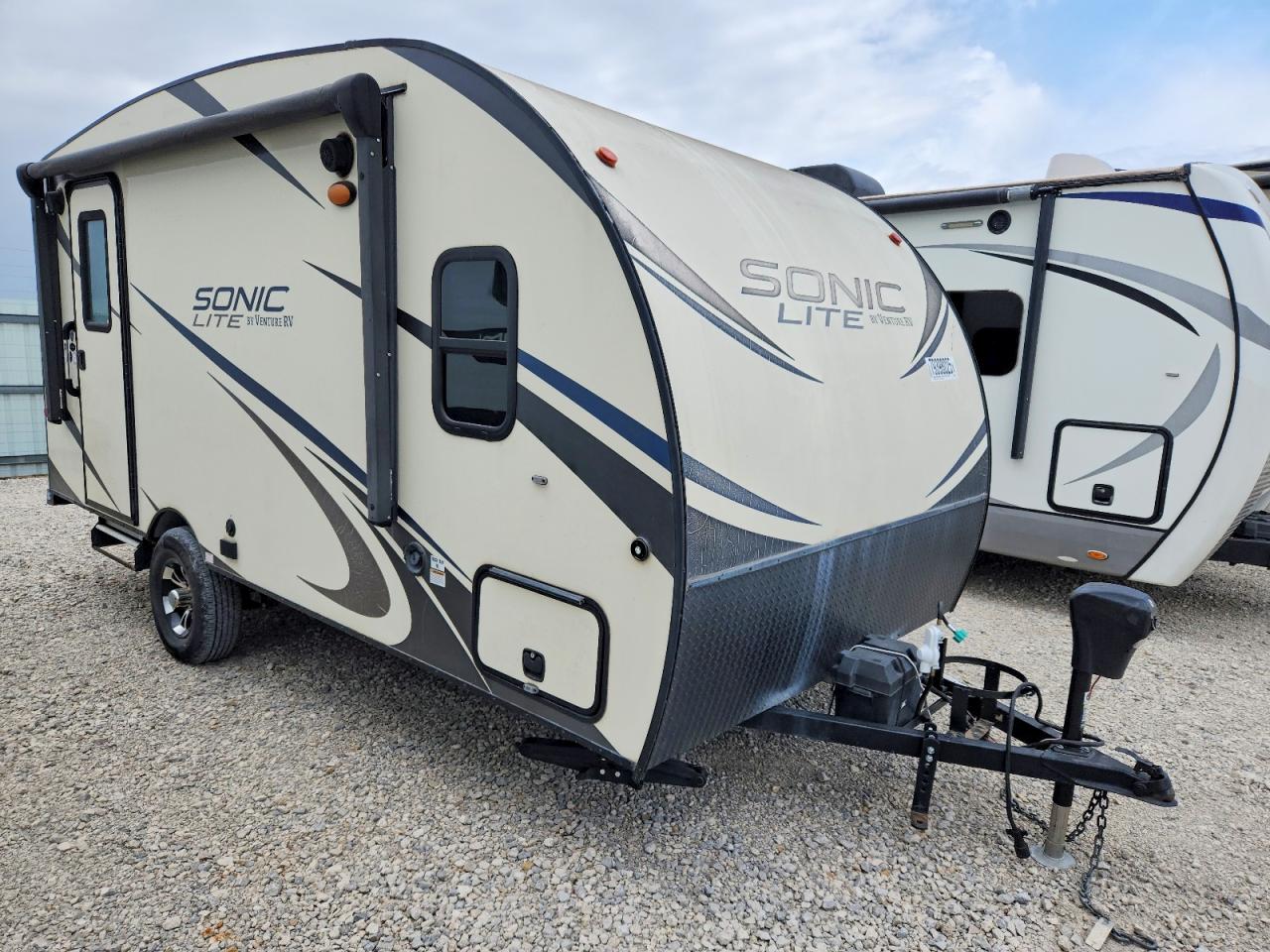 Salvage Kzinc Sportsmen Travel Trl Image