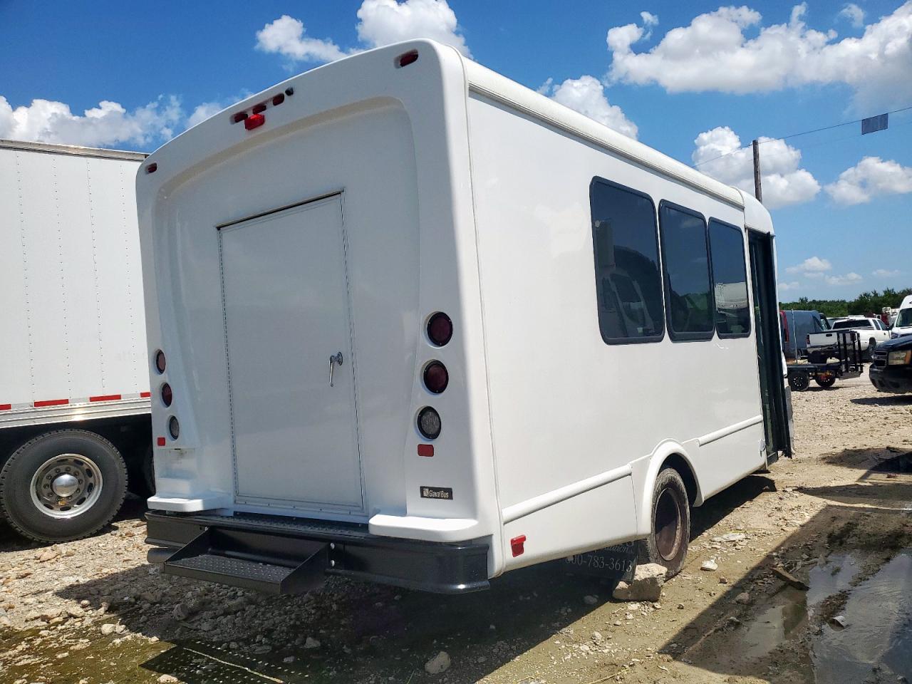 Ford Econoline E350 Super Duty Van