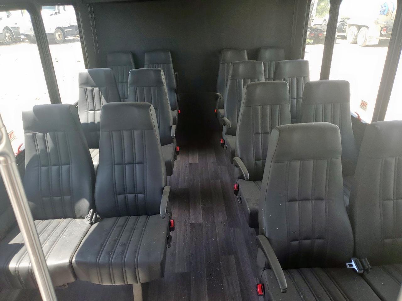 Ford Econoline E350 Super Duty Van
