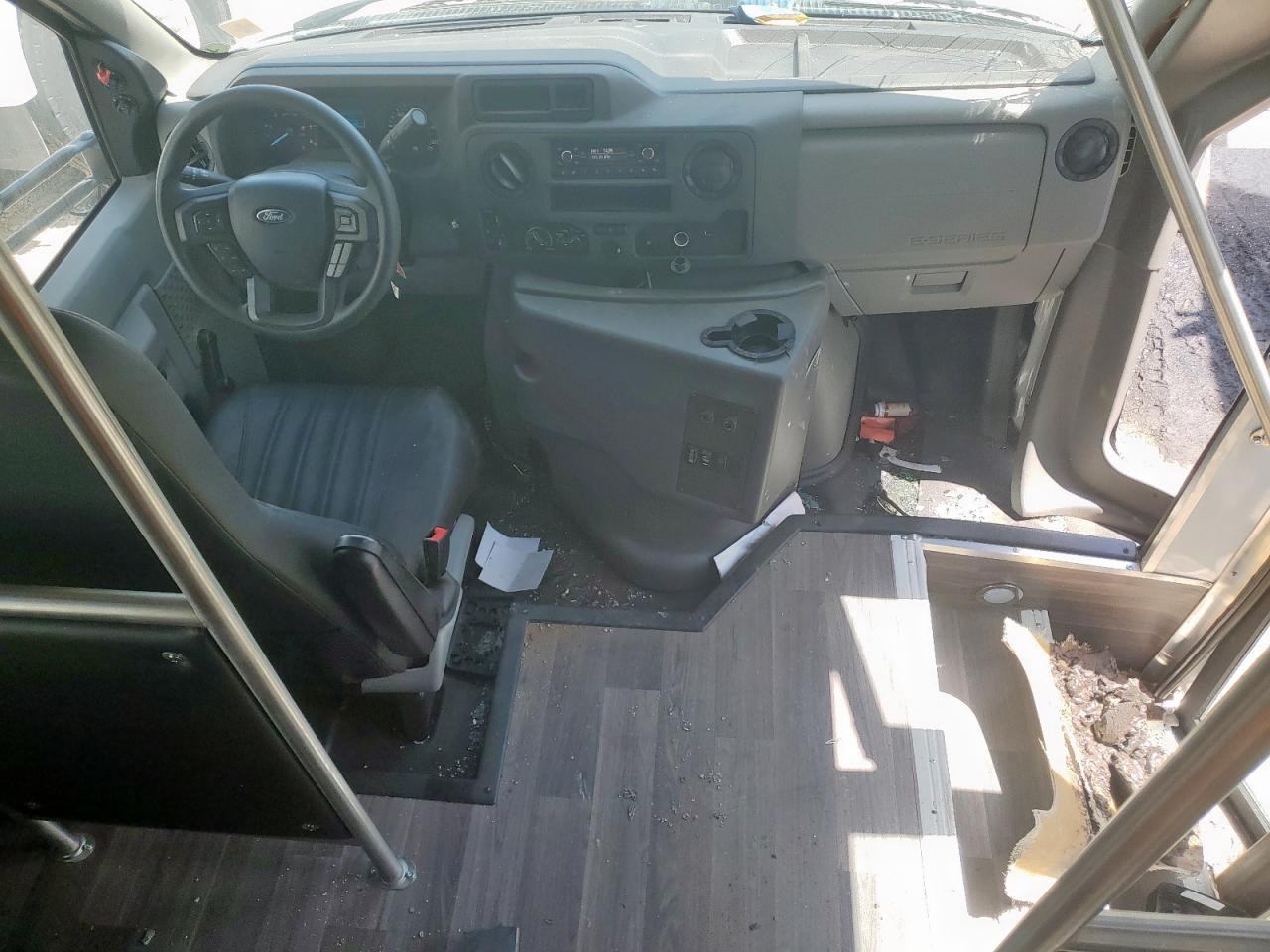 Ford Econoline E350 Super Duty Van