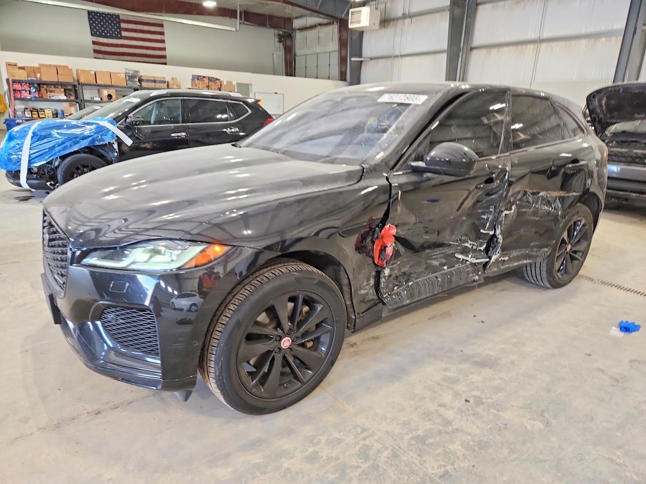 Salvage Jaguar F-PACE Image