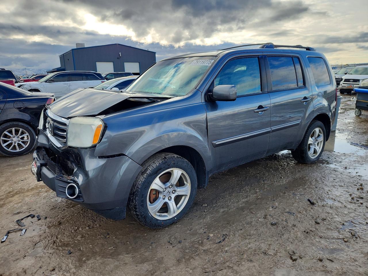 Salvage Honda Pilot Image