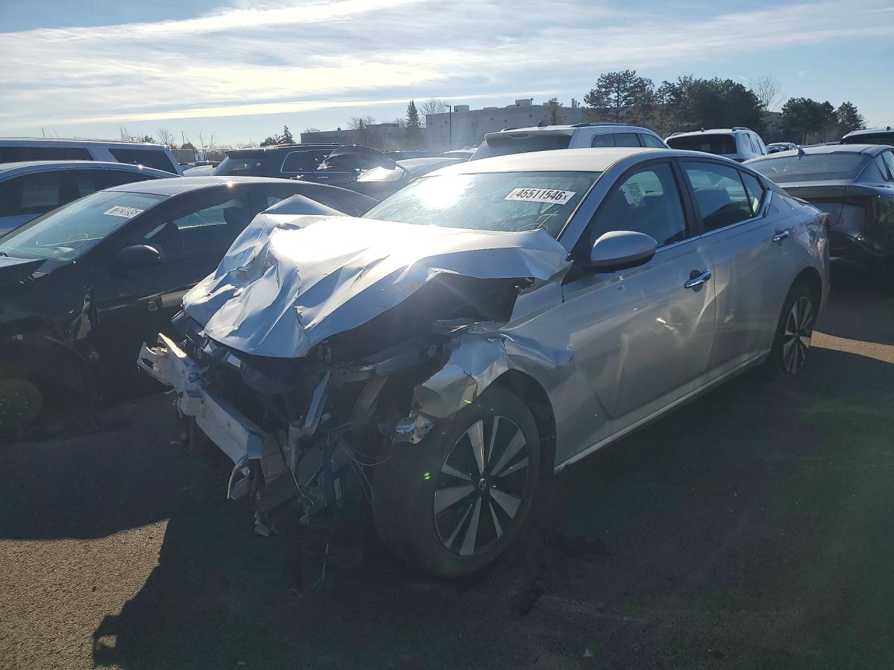 Salvage Nissan Altima Image
