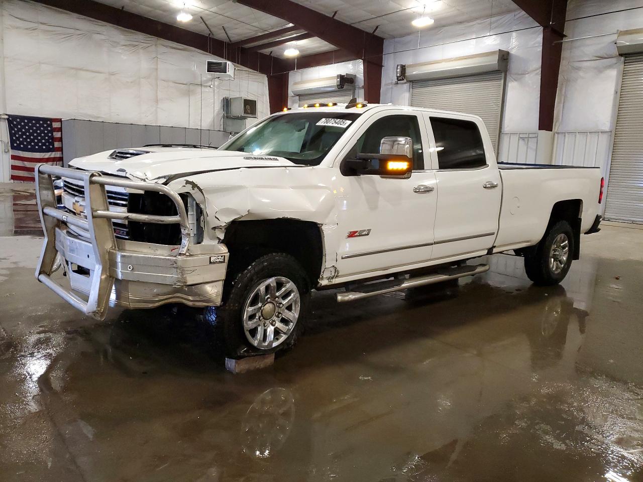 Salvage Chevrolet Silverado Image