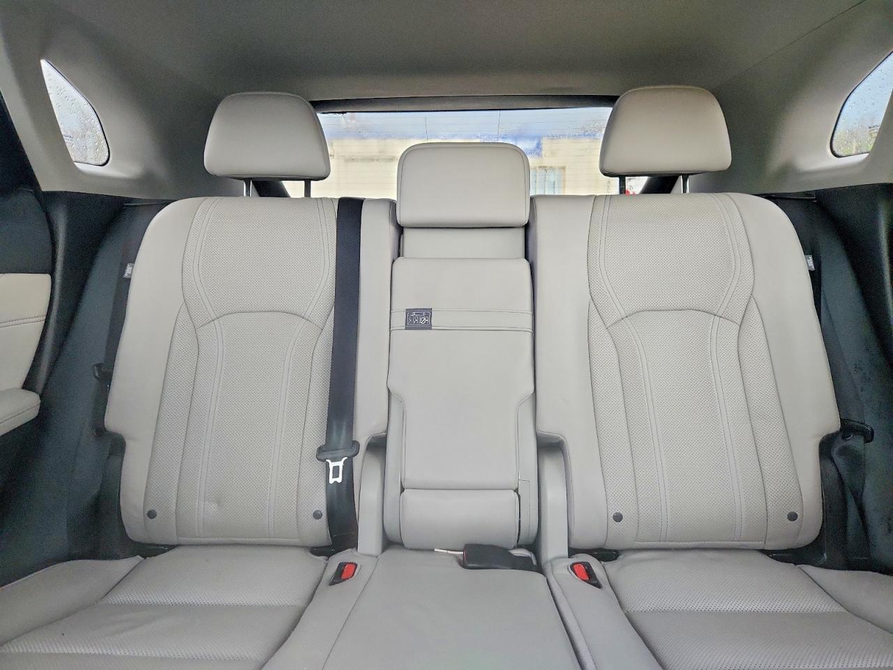 Lexus RX Base