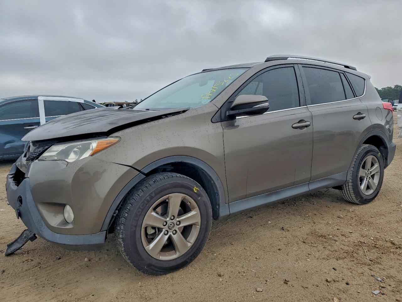 Salvage Toyota RAV4 Image