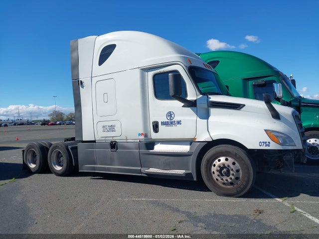 Freightliner New Cascadia 126