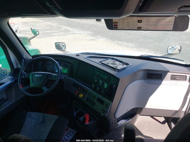 Freightliner New Cascadia 126