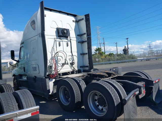 Freightliner New Cascadia 126