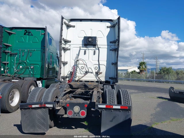 Freightliner New Cascadia 126