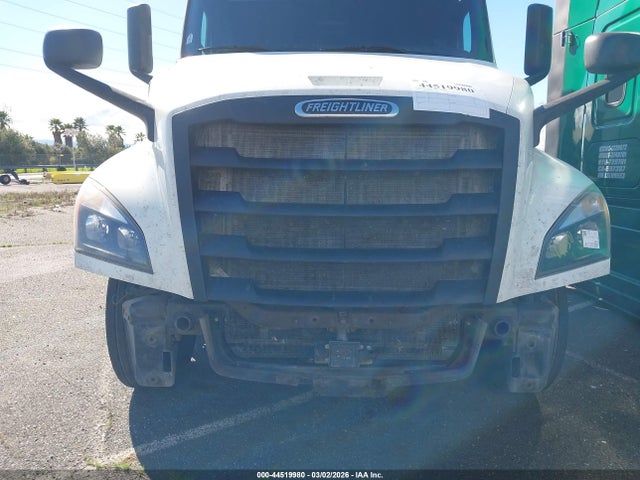 Freightliner New Cascadia 126