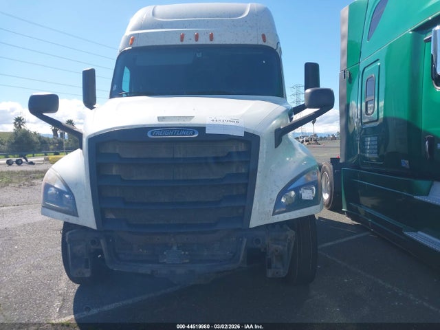 Freightliner New Cascadia 126
