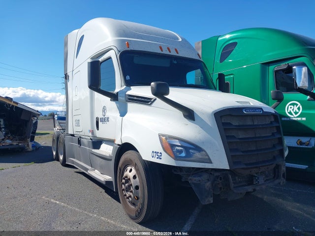 Salvage Freightliner New Cascadia 126 Image