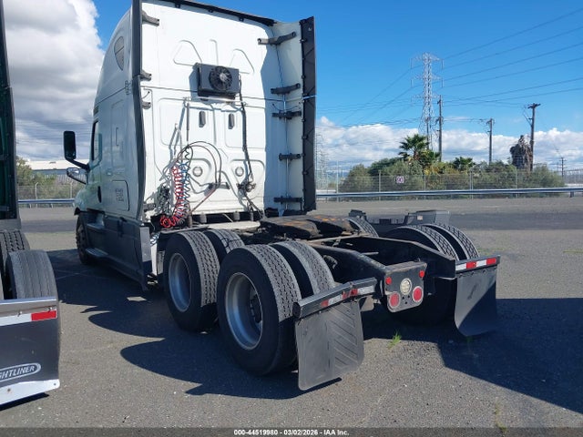 Freightliner New Cascadia 126