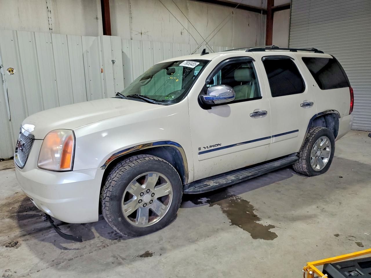 Salvage GMC Yukon Image