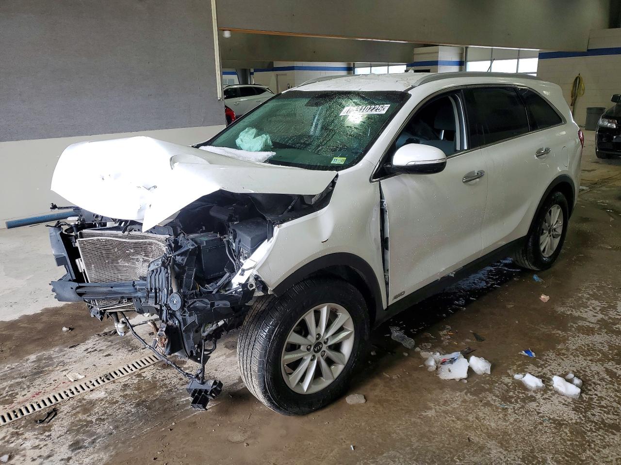 Salvage Kia Sorento Image