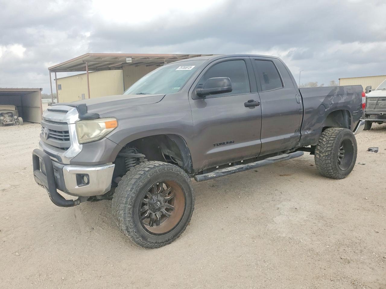 Salvage Toyota Tundra Image