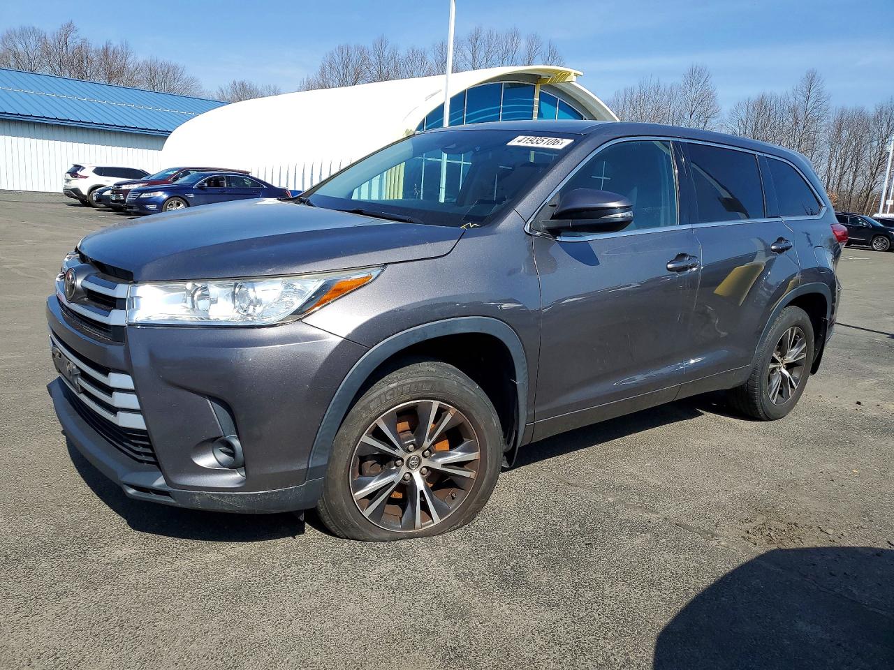 Salvage Toyota Highlander Image