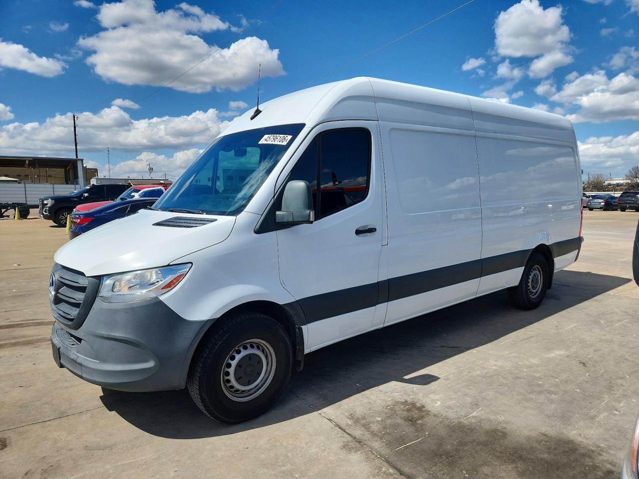 Salvage Mercedes-Benz Sprinter Image