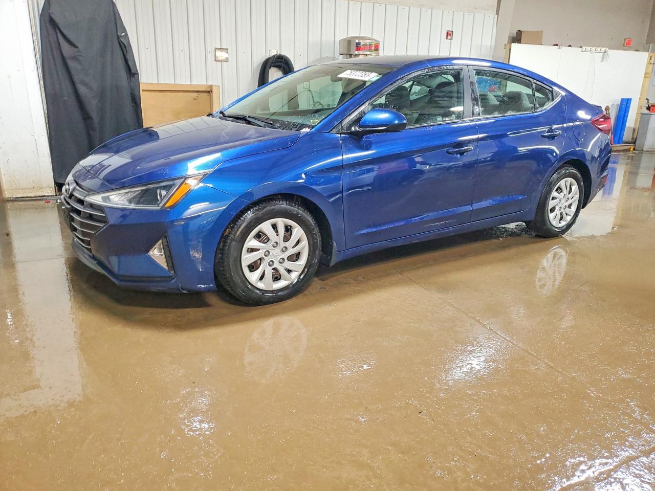 Salvage Hyundai ELANTRA Image