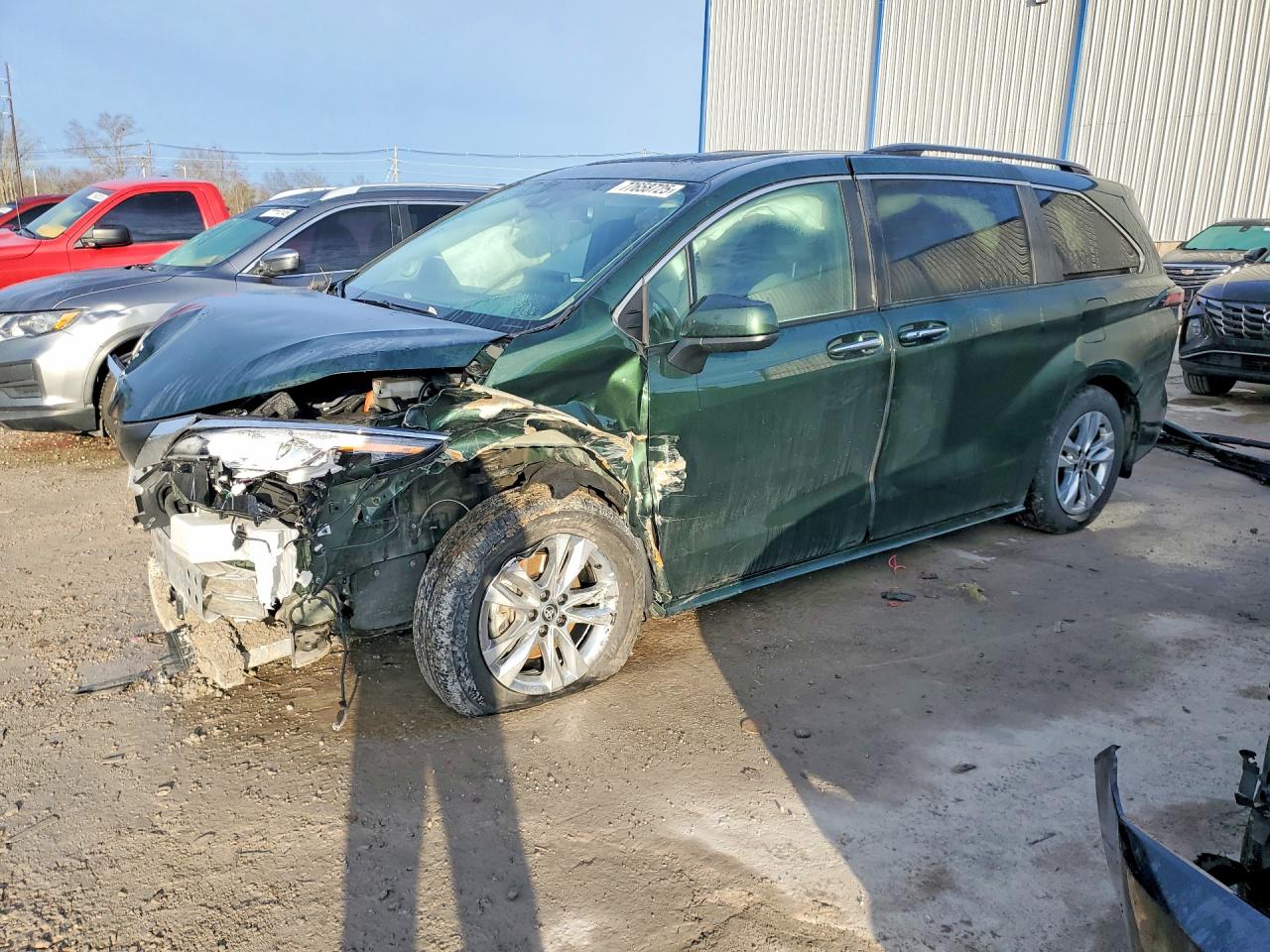 Salvage Toyota Sienna Image