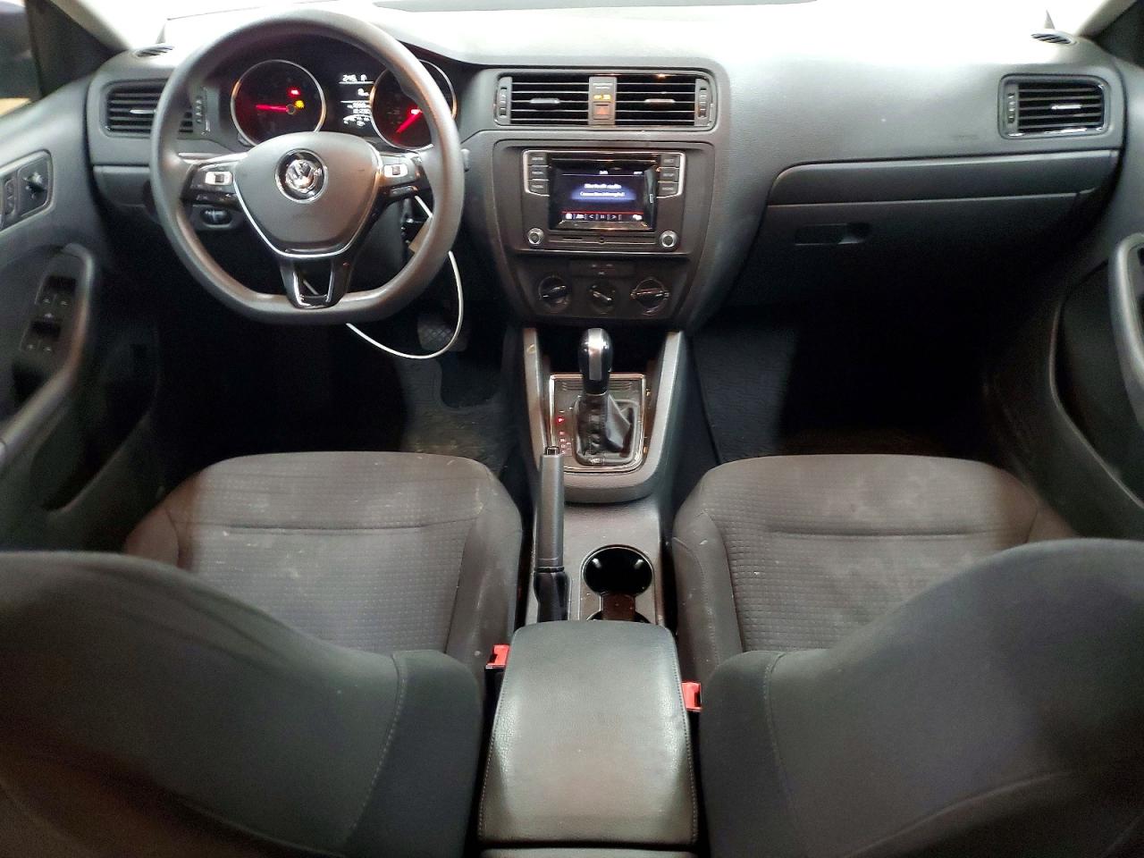 Volkswagen Jetta S