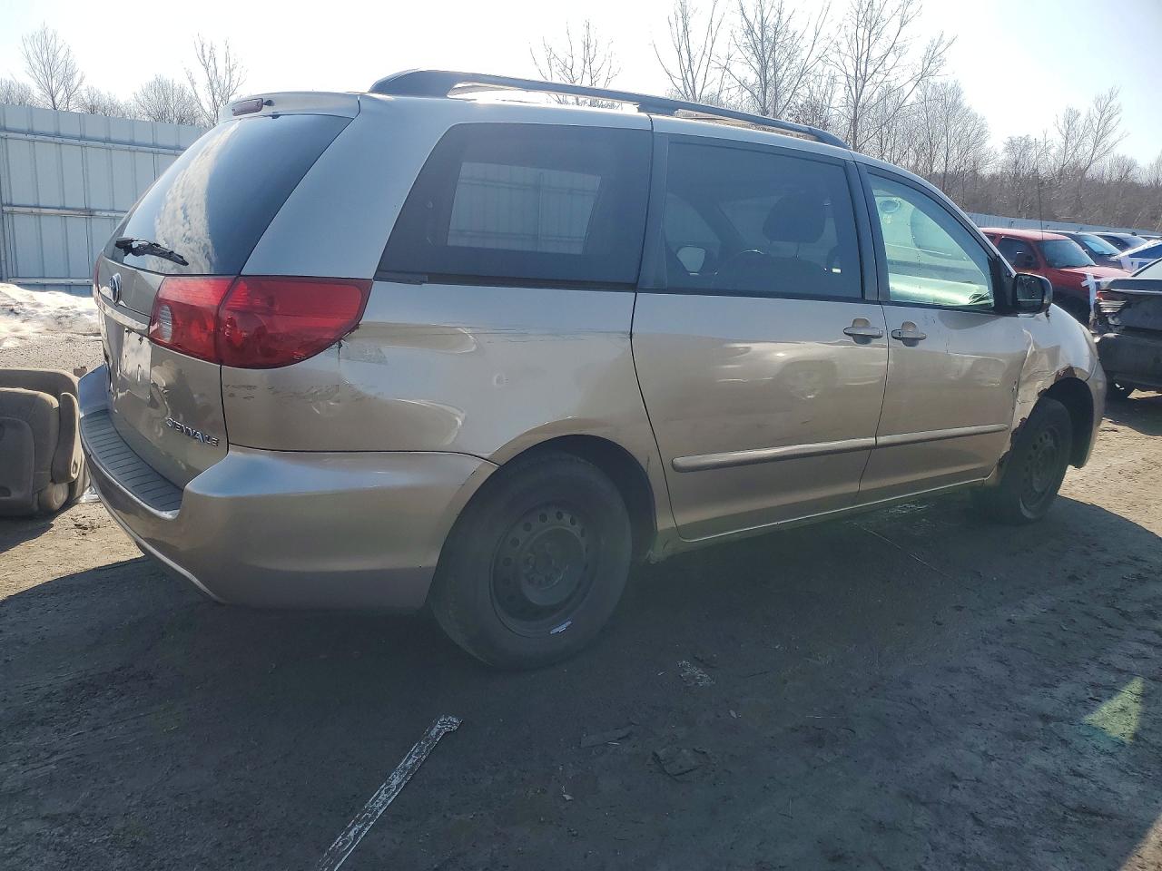 Toyota Sienna Le 7 Passenger