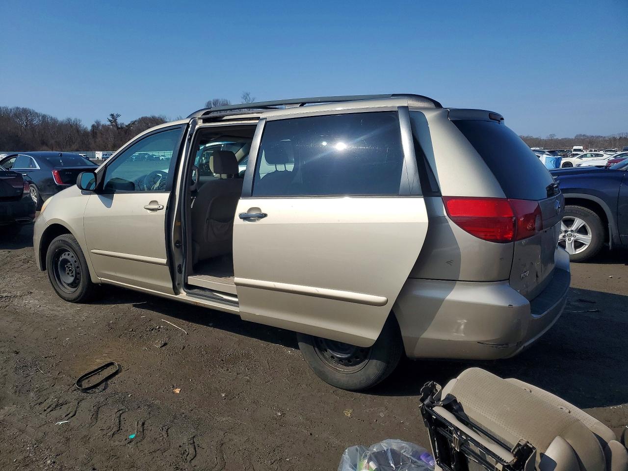 Toyota Sienna Le 7 Passenger