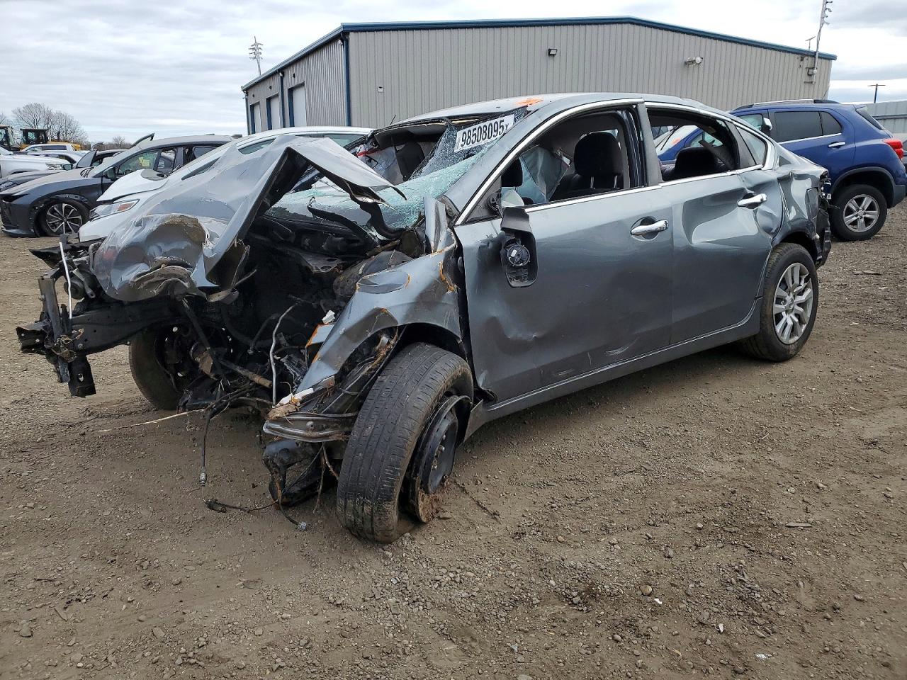 Salvage Nissan Altima Image