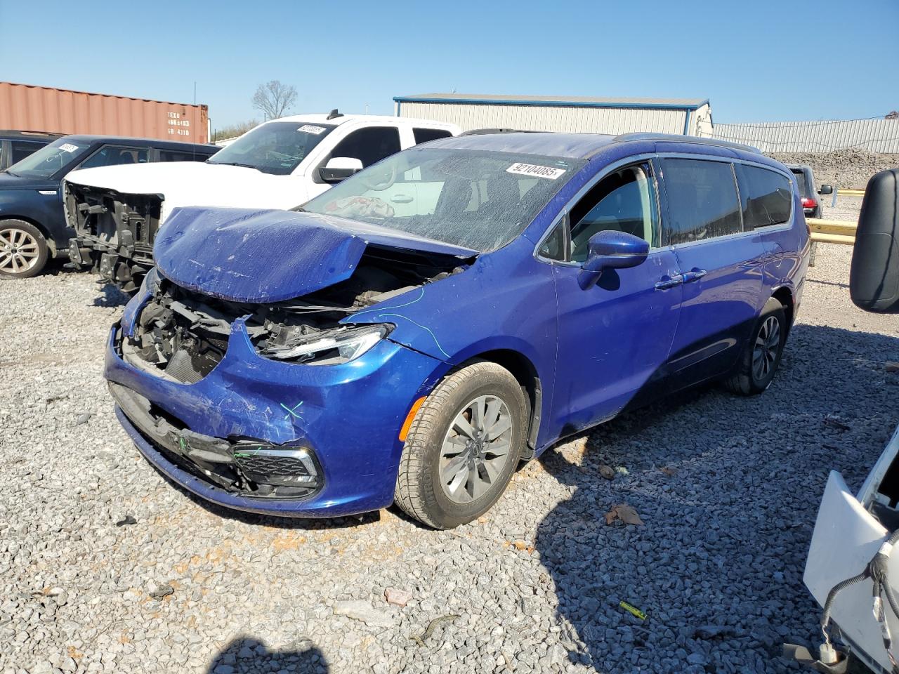 Salvage Chrysler Pacifica Image