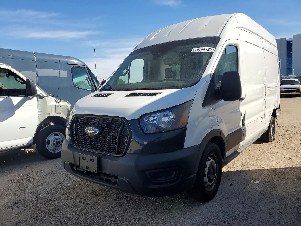 Salvage Ford Transit Image