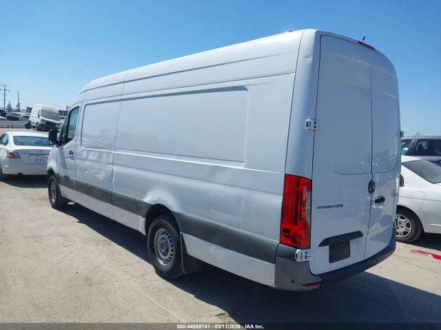 Mercedes-Benz Sprinter 2500 High Roof 4-cyl Diesel