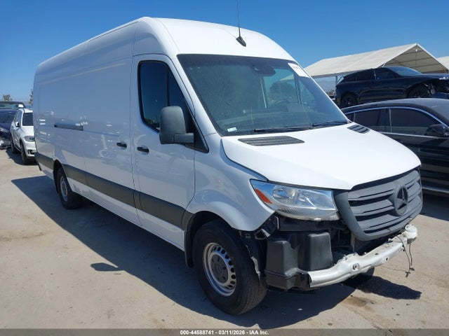 Salvage Mercedes-Benz Sprinter 2500 Image