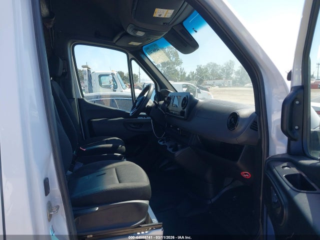 Mercedes-Benz Sprinter 2500 High Roof 4-cyl Diesel