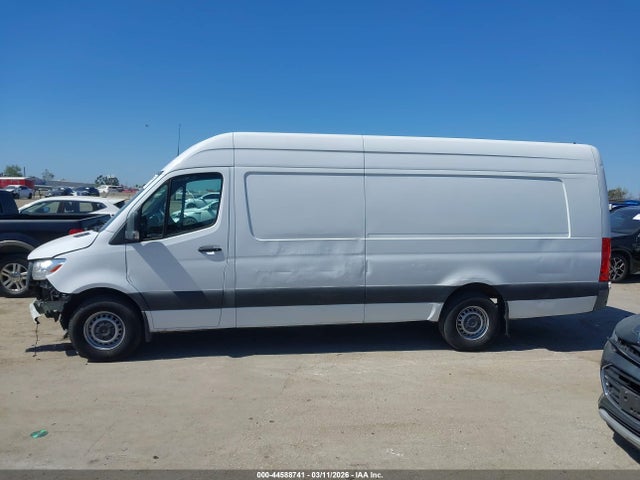 Mercedes-Benz Sprinter 2500 High Roof 4-cyl Diesel