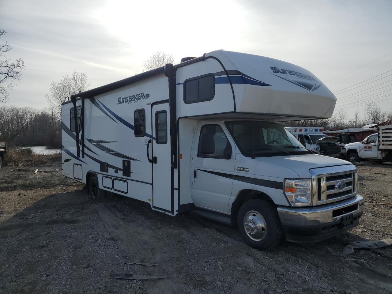 Salvage Ford E-450 Image