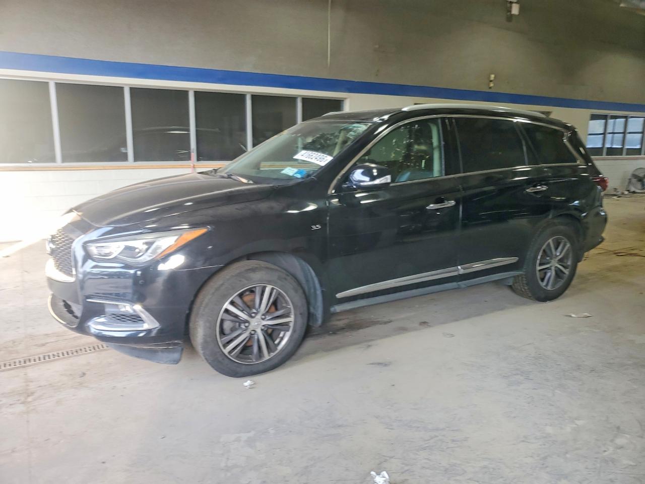 Salvage INFINITI Qx Image