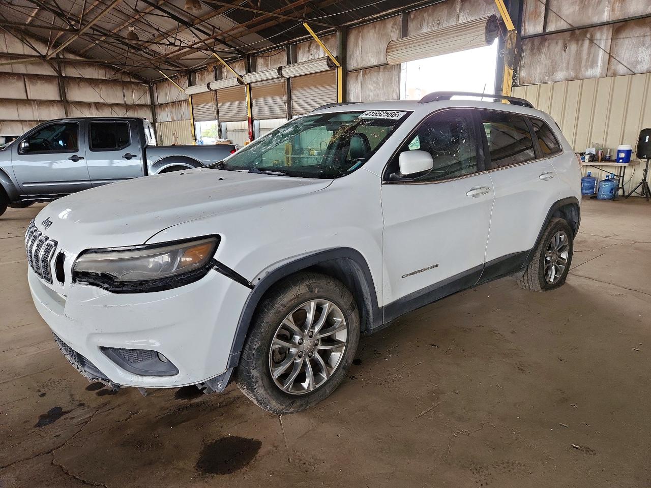Salvage Jeep Cherokee Image