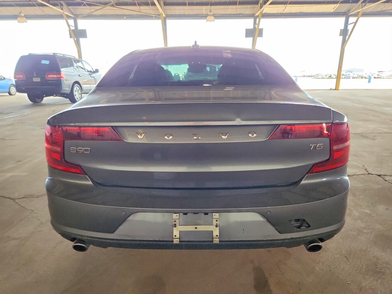 Volvo S90 T5 Momentum