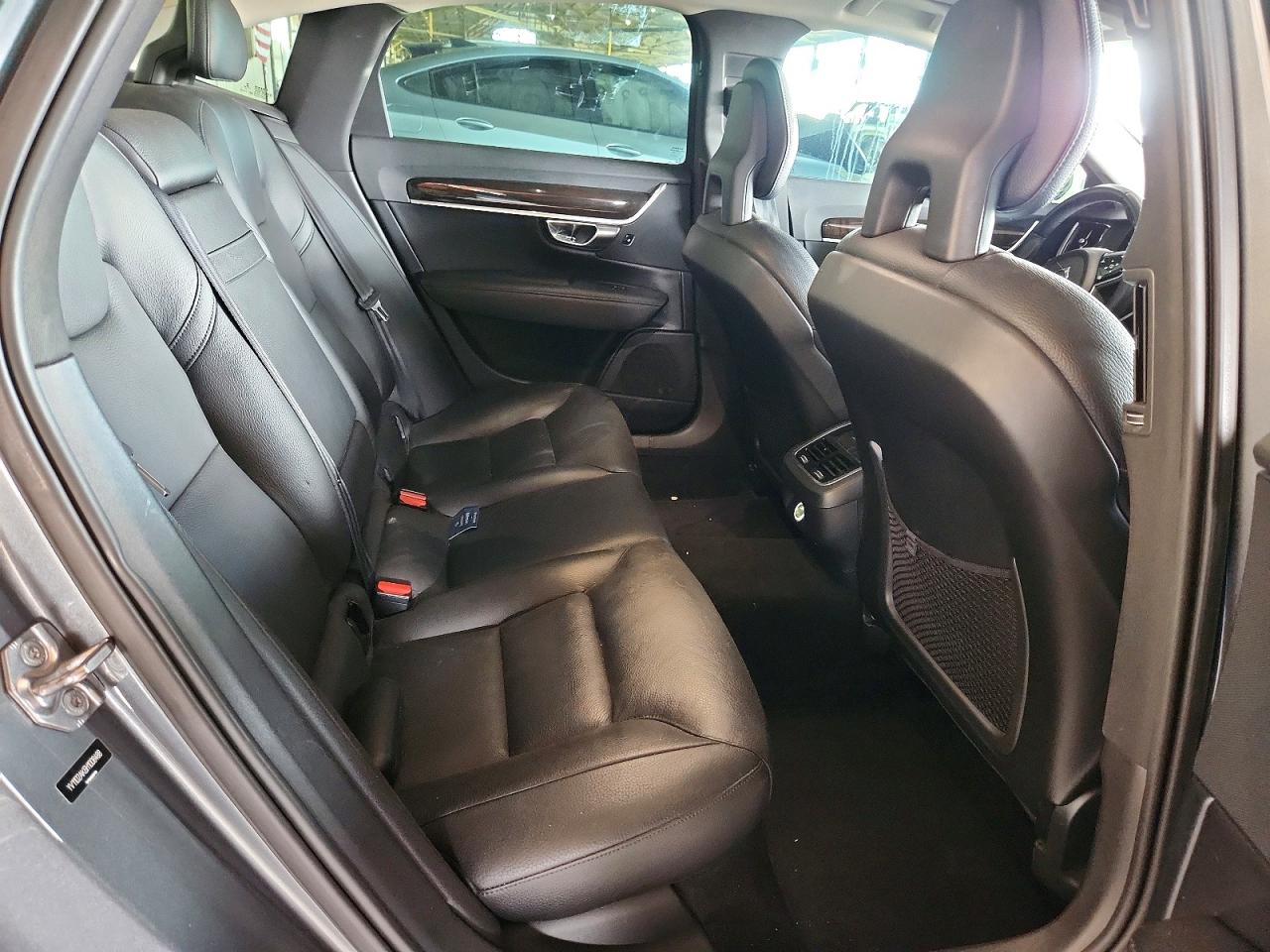 Volvo S90 T5 Momentum
