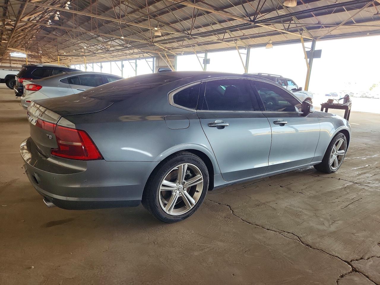 Volvo S90 T5 Momentum