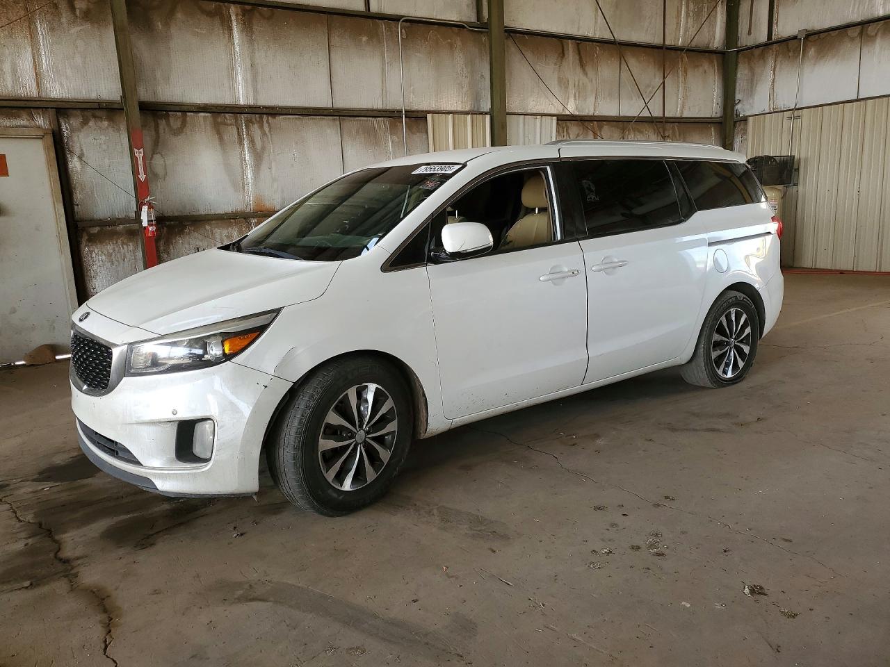 Salvage Kia Sedona Image