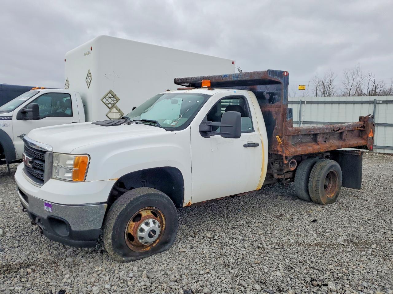 Salvage GMC Sierra Image