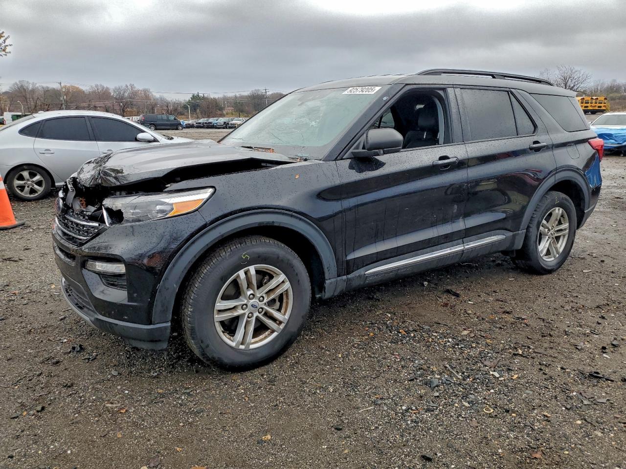 Salvage Ford Explorer Image