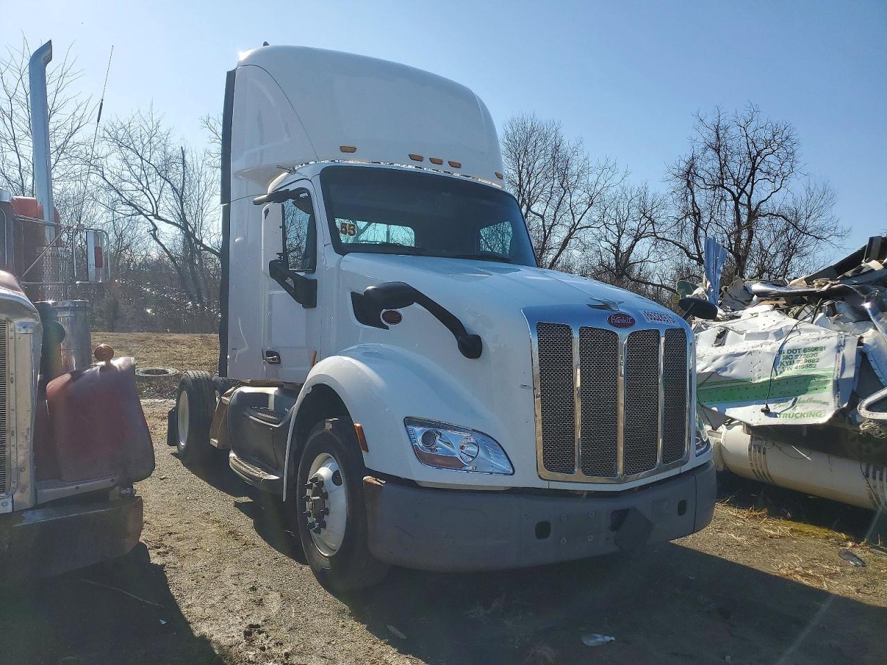 Salvage Peterbilt 579 Image