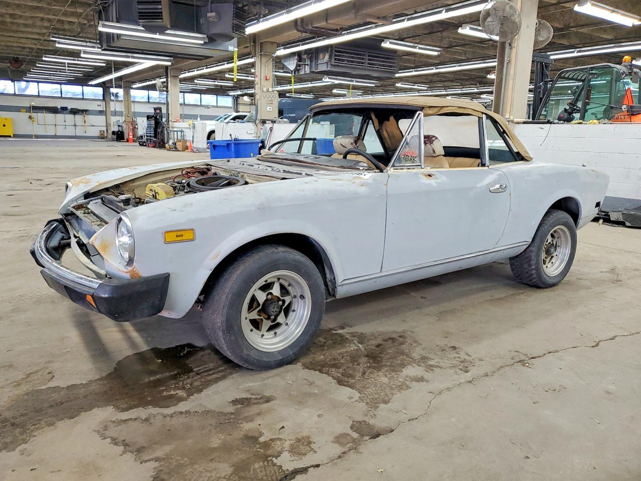 Salvage FIAT 124 Spider Image