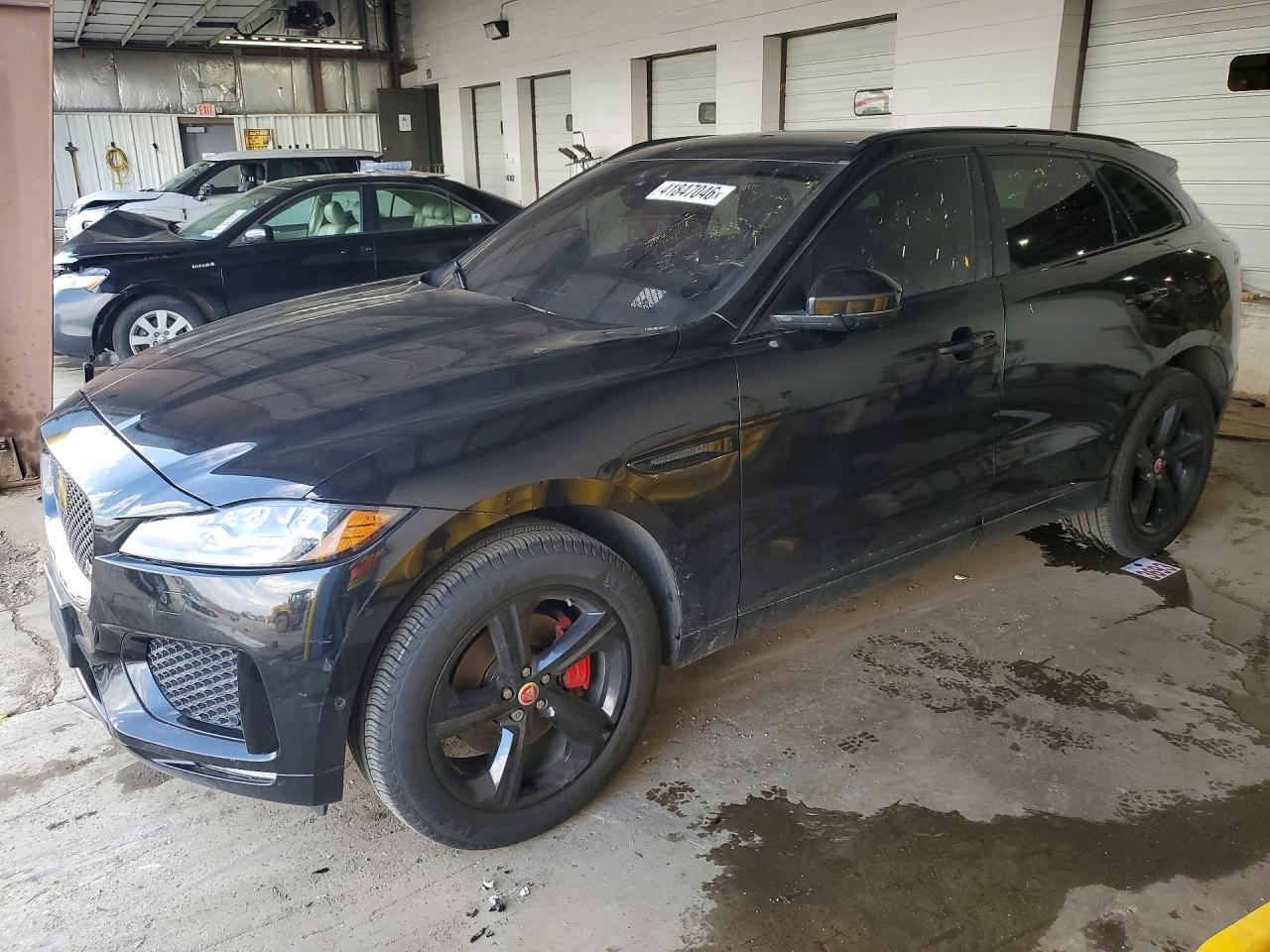 Salvage Jaguar F-PACE Image