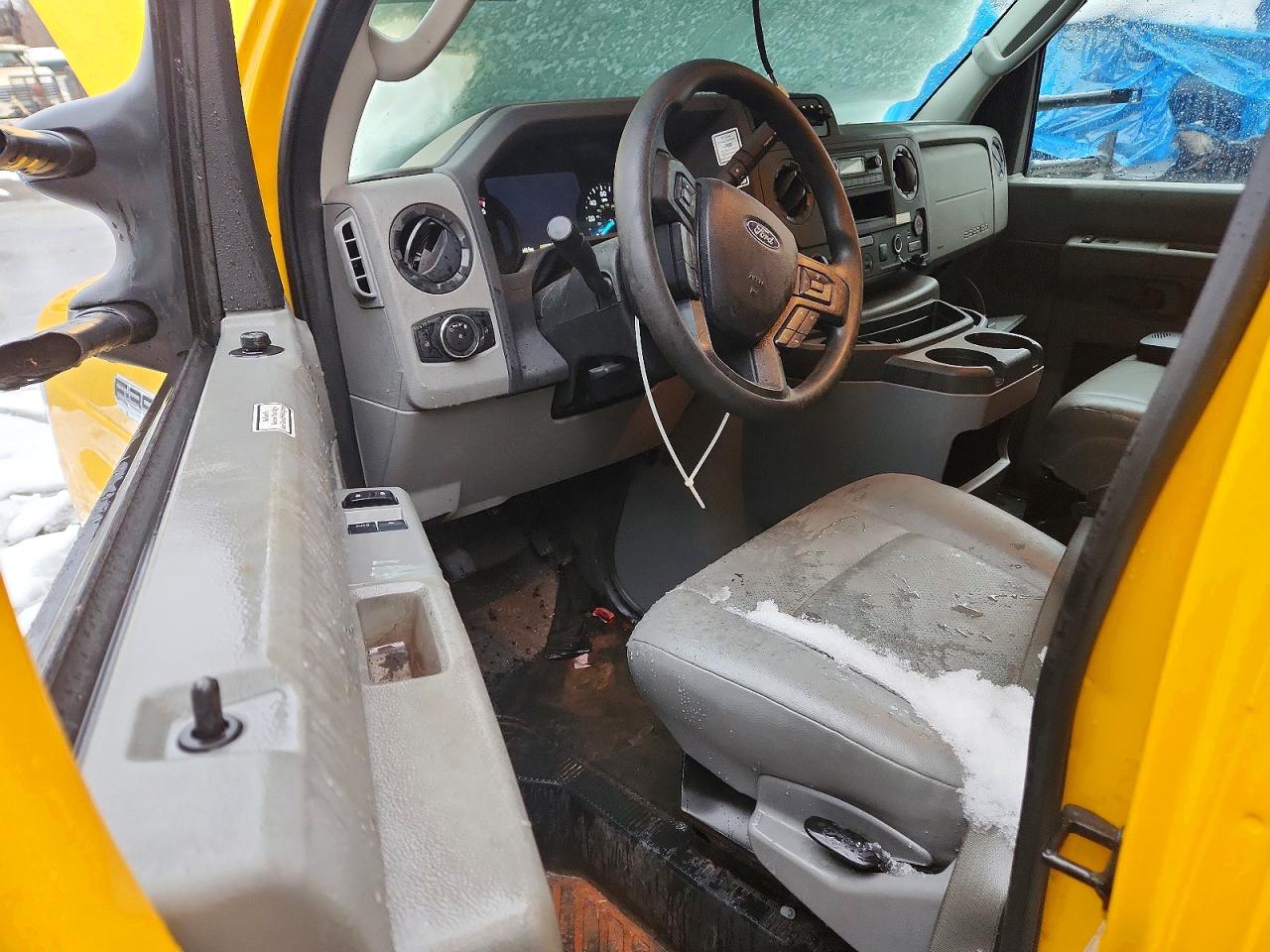 Ford Econoline E350 Super Duty Van