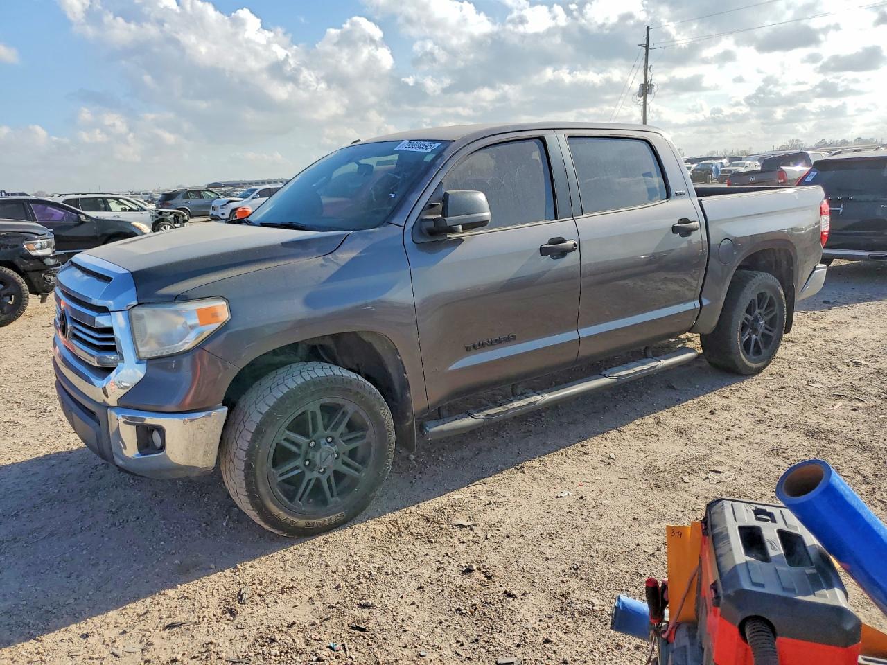 Salvage Toyota Tundra Image